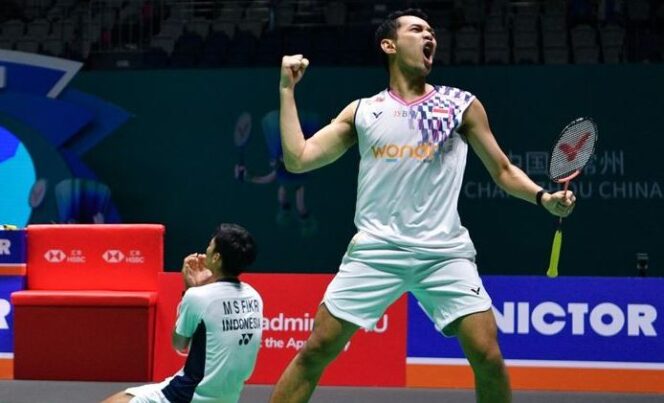 
					Fajar/Fikri selebrasi juara