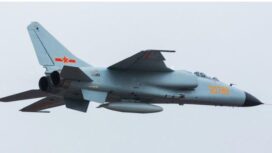et tempur sekaligus bomber milik China JH-7A yang dipotret medio 2008.
© WIKIMEDIA COMMONS