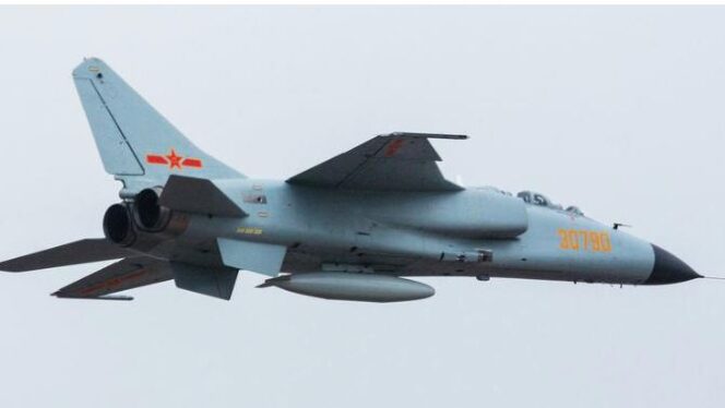 
					et tempur sekaligus bomber milik China JH-7A yang dipotret medio 2008.
© WIKIMEDIA COMMONS