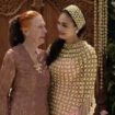 Artis Luna Maya bersama sang ibunda, Desa Maya Waltaurd Maiyer, dalam prosesi siraman sebelum pernikahannya dengan Maxime Bouttier. (Foto: Instagram/@lunamaya)