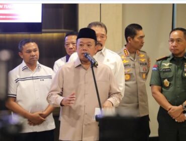 Menteri ATR/Kepala BPN, Nusron Wahid dalam kegiatan Penyerahan Penguasaan Kembali Kawasan Hutan Tahap II Seluas 1 Juta Hektare, dan Penguasaan TN Tesso Nilo serta Kebun Kelapa Sawit Hasil Penguasaan Satgas PKH, di Kejaksaan Agung, Jakarta, Rabu (09/07/2025).(Dok. Kementerian ATR/BPN)
