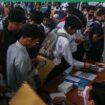 Angkatan kerja makin banyak lowongan sedikit