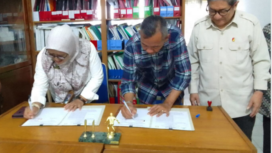 Kerja sama ini ditandai dengan penandatanganan Perjanjian Kerja Sama (PKS) yang dilaksanakan pada 2 Juli 2025 di Kantor Perhutani KPH Jombang oleh Plt Administratur KPH Jombang, Enny Handhayany Y.S, sebagai pihak pertama, dan perwakilan Yayasan Soerjo Modjopahit sebagai pihak kedua. Foto: istimewa
