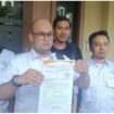 Ketua Bidang Hukum Relawan Hj. Mimik Idayana, Dimas Yemahura Alfarauq,SH.MH, resmi melaporkan dugaan fitnah dan pencemaran nama baik yang menyeret nama Wakil Bupati Sidoarjo.