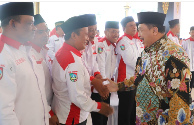 
					Bupati Jombang, H. Warsubi, saat menghadiri pertemuan bersama Dewan Pimpinan Cabang Asosiasi Badan Permusyawaratan Desa Nasional (DPC ABPEDNAS) Kabupaten Jombang, Jumat, 4 Juli 2025. Foto : Diskominfo Jombang