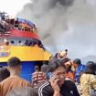 Seorang ibu tampak panik saat insiden KM Barcelona V menghalami kebakaran hebat di dekat Pulau Talise, Minahasa Utara, Minggu (20/7/2025) (Foto: Istimewa)