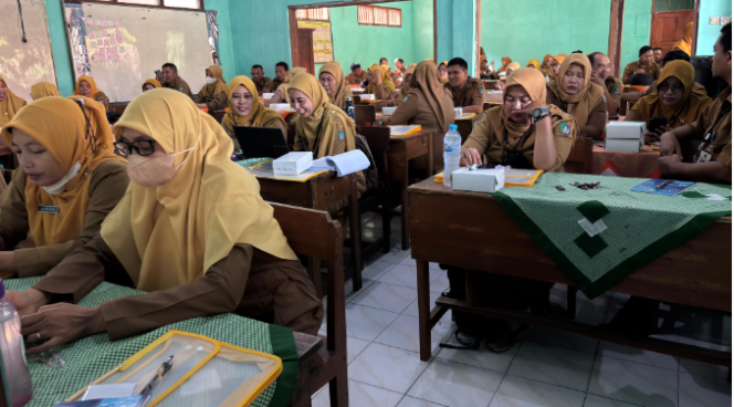 
					Sebanyak 192 guru SD di Jombang mendapat bimbingan teknis (Bimtek) Penguatan Literasi dan Numerasi yang menyenangkan dan kontekstual bagi guru Sekolah Dasar, 21 - 24 Juli 2025 di empat lokasi berbeda. Foto: Jombangkab.go.id