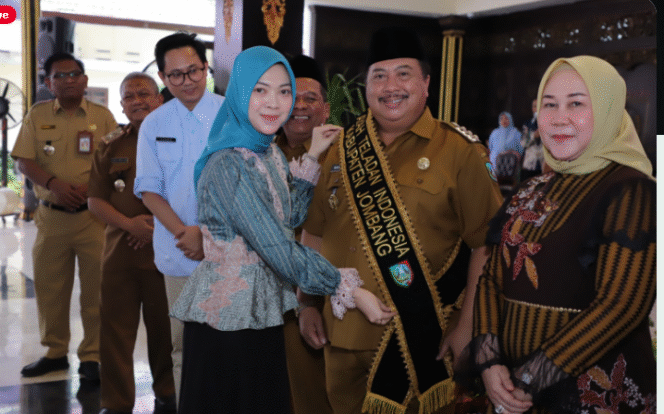 
					Dalam rangkaian Hari Keluarga Nasional tahun 2025, IKPB Kabupaten Jombang menetapkan Bupati Warsubi sebagai Ayah Teladan dan Ketua TP PKK Kabupaten Jombang Yuliati Nugrahani sebagai Bunda Generasi Berencana (Genre). Penganugerahan dilaksanakan pada acara 