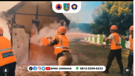 Tim Damkas Polos Jombang, melakukukan simulasi pemadaman di sebuah pabrik PT. Mufasufu Sejati Jaya Lestari, Kedungdowo, Ploso, Jombang, 22 Juli 2025. Foto: instagram@bpbdkab.jombang