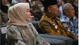 Ny Yuliati Nugrahani, Ketua Tim Penggerak PKK Jombang, menghadiri acara grand final pemilihan Duta Genre Jombang 2025, di kantor Pemkab Jombang, Kamis 24 Juli 2025. FotoL Diskominfo Jombang