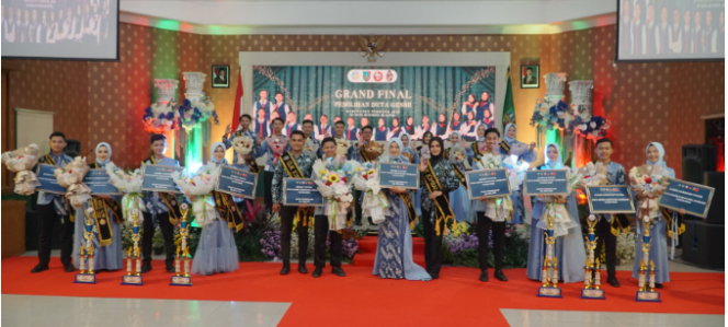 
					Inilah wajah-wajah peraih juara dalam Grand Final Pemilihan Duta Generasi Berencana (GenRe) Kabupaten Jombang, yang dilaksanakan di ruang Bung Tomo,Pemkab Jombang Kamis, 24 Juli 2025. Foto: jombangkab.com