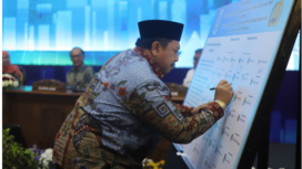 Warsubi, Bupati Jombang hadiri acara High Level Forum (HLF) Investasi Jawa Timur, di gedung negara Grahadi, Selasa, 15 Juli 2025. Foto: Diskominfo Jombang