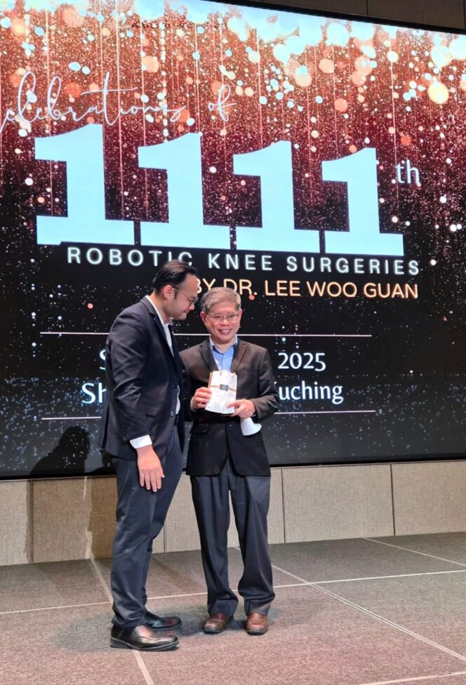 
					Dr. Lee Woo Guan mencetak Sejarah Baru, Berhasil Operasi 1.111 Lutut Pasien dengan Teknologi Robotik