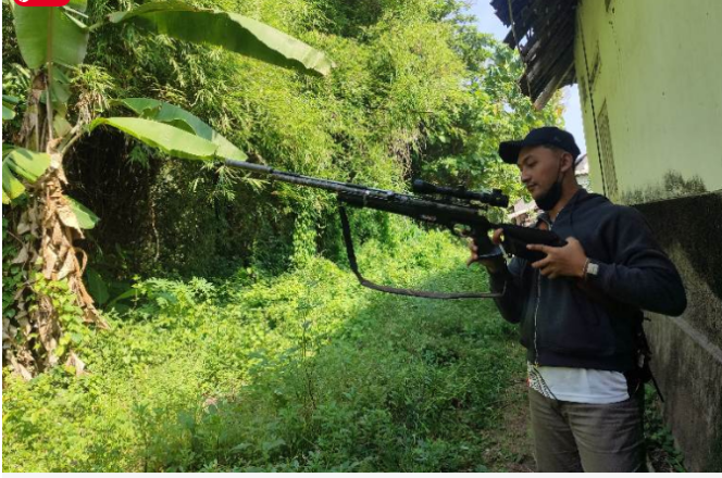 
					Seorang anggota Perbakin Mojokerto disebutkan berhasil menembak seekor monyet yang diduga menyerang anak di desa Podoroto, Kepanjen, Jombang, Sabtu 19 Juli 2025. Foto: bongkah.id