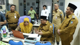 Bupati Jombang Warsubi melakukan inspeksi mendadak (Sidak) ke kantor  Dinas Perumahan dan Kawasan Permukiman (Perkim) Kabupaten Jombang, Senin 28 Juli 2025. Ungkap data 18.000 rumah tidak layak huni (RTLH) di Jombang. Foto: Dinkominfo Jombang 
