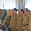 Bupati Jombang beri apresiasi pembayaran PBB-P2 bagi kepala 9 desa yang sudah lunas sebelum jatuh tempo, dalam acara sarasehan antara Pemkab Jombang dengan para PPA, camat, kepala desa/kelurahan, Senin 21 Juli 2025. Foto: Diskominfo Jombang