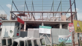 Beginilah kondisi penyelesaian bangunan Puskesmas Ngusikan, Jombang, per tanggal 13 Juli 2025. Komisi C DPRD Jombang pada Kamis 24 Juli 2025, melakukan sidak ke lokasi. Disebutkan tidak sesuai dengan kenyataan telah selesai 70 persen. Foto: suaragong.com