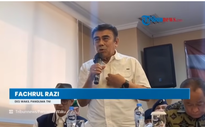 
					Jenderal (Punr) Fakrul Razi sebagai pembicara dalam acara konferensi pers yang diselenggarakan di Kemang, Jakarta, 2 Juli 2025, Tujaunnya untuk memakzulkan RI 2 Gibran. Tangkap latar video Youtube@tribunnews.com