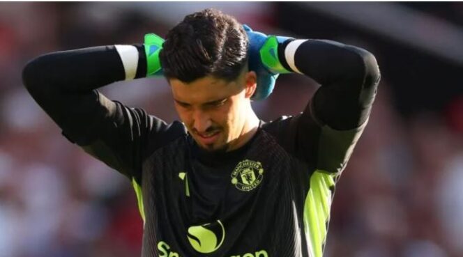 
					Kiper Man United Altay Bayindir