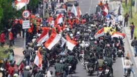 Mahasiswa menuju ke Polda Jatim untuk melakukan aksi, Sabtu (29/8/2025). Foto: M. Irfan Azhari Mg suarasurabaya.net