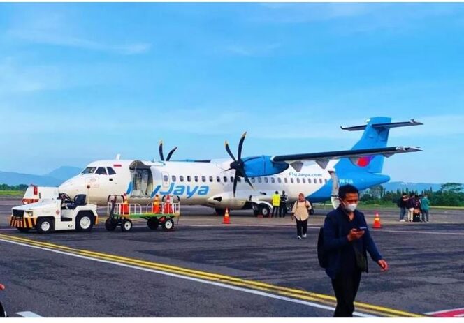 
					Pesawat Fly Jaya saat melayani penerbangan Jakarta - Yogyakarta. Kini, maskapai ini dikabarkan segera mengudara melalui Bandara Notohadinegoro Jember. (foto. instagram blankon aviation)