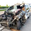 kondisi mobil yang dikendarai ketiga korban usai tabrakan