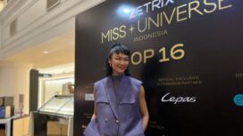National Director Zetrix Miss Universe Indonesia 2025, Kelly Tandiono, memberikan keterangan kepada awak media di kawasan Jakarta Pusat, pada Rabu (20/8/2025). Foto: RRI/Penta Maydita