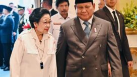 Presiden Prabowo Subianto (kanan) dan Presiden Ke-5 RI Megawati Soekarnoputri dalam Upacara Peringatan Hari Lahir Pancasila, Senin (2/6).(Foto: BPMI Setpres/Laily Rachev) 
