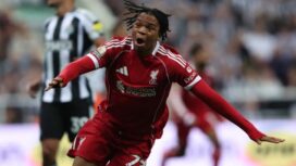 Gol kemenangan The Reds Rio Ngumoha 16 Tahun. (reuters)