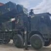 Rudal KHAN dilaporkan terlihat di Markas Batalyon Artileri Medan ke-18 (Yonarmed 18/Buritkang Tenggarong) sejak 1 Agustus 2025. (Facebook/ASEAN Defense Studies)