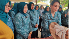 Ketua Tim Penggerak PKK Jatim, Arumi Bachsin  melakukan kunjungan kerja di kabupaten Jombang, Kamis, 28 Agustus 2025. Menilai beberapa kerajinan Jombang mempunhyai nilai tambah tinggi. Foto: Jombangkab.go.id