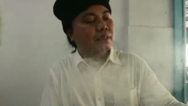 Binhaad Nurrohmat, budayaran, seniman, penulis sejarah, menggali lagi hari jadi Jombang, melalui diskusi tentang awal mula sejarah Jombang: bertema: Prasasti Poh Rinting Titik Awal Sejarah Jombang di Mojag Café, Mojoagung, Jombang, Kamis malam, 14 Agustus 2025. Foto: tangkap layar youtube@ Kirani TV