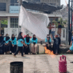 Tim Damkar Jombang memberikan sosialisasi pencegahan bahaya kebakaran kepada Satuan Pelayanan Pemenuhan Gizi di Jl. Desa Tambakrejo Gg. V, RT:01 RW 08 Petengan Tambakrejo, Kecamatan Jombang, Jombang Senin 11 Agustus 2025. Foto: Dok/ BPBP/Damkar Pemkab Jombang
