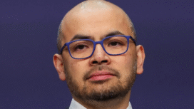 CEO Google DeepMind, Demis Hassabis memrediksi bahwa revolusi yang dibawa oleh AI akan jauh lebih besar dan lebih cepat dibandingkan Revolusi Industri. Foto: techcrunch.com