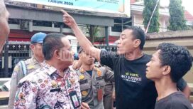 Warga masyarakat di kabupaten pati, jawa Tengah, melawan kebijaksanaan Buapti Sudewo yang membuat kebijaksanaan menaikkan tarif Pajak Bumi dan Bangunan (PBB) hingga 250 persen. Foto: kompas.com