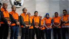KPK melakukan operasi tangkap tangan (OTT) sebanyak 11 orang tersangka oknum di Kemenaker dan pihak swasta, jual sertipikat Rp 270.000 menjadi Rp 6 juta/orang. Foto: antara