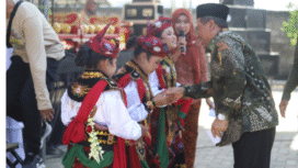 Wakil Bupati Salmanudin Yazid membuka acara Pesbukab 2025 yang dipusatkan di lokasi wisata Gundo Wijoyo, Desa Tanjungwadung, kecamatan Kabuh, Minggu, 3 Agustrus 2025. Foto: Diskominfo Jombang