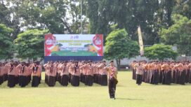 Upacara bendera memperingati HUT ke64 Pramuka, dilaksanakan di lapangan upcara Pemkab Jombang, kamis 14 Agustus 2025. Foto: jombangkab.go.id
