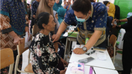 Pemkab Jombang menyelenggarakan baksi soail kesehatan dan pengabdian masyarakat di wilayah Mojoagung, untuk memperingati HUT HUT ke-80 Proklamasi RI. Foto: Diskominfo Pemkab Jombang
