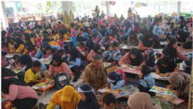 Membludak, sebanyak 1.500 peserta lomba mewarnai: Mamamia, peserta ibu dan anak yang diselenggarakan oleh IGTKI, di pendopo kecamatan Gudo, Jombang, Sabtu 9 Agustus 2025.