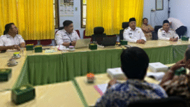 Bupati Jombang H Warsubi didampingi wakil H. Salmanudin Yazid menghadiri rapat di kantor dinas Pertanian, membahas program Bongkar Ratoon untuk lahan tebu.  Lewat program ini, petani tebu mendapat bantuan Rp 2 juta/ ha, khusus untuk membeli bibit tebu unggul, Rabu, 30 Juli 2025. Foto: Jombangkab.go.id