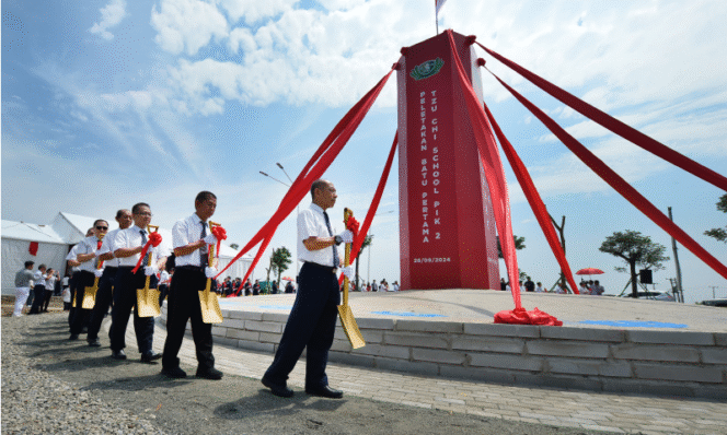 
					Ritual ground breaking pembangunan Tzu Chi School Extension PIK 2 adalah bagian dari Tzu Chi International School yang berlokasi di kawasan Pantai Indah Kapuk 2. Foto: tzuchi.id