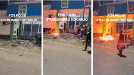 Tampak seorang pemuda mengenakan helm menyiramkan bahan bakar, lalu menyulut poos polsek Waru, Sidoarjo, pada saat itu sekitar 10 personel polisi mengenakan tameng tak kuasa menahan aksi massa, Jumat dini hari. Foto: tangkap layar video TikTok@factualnews