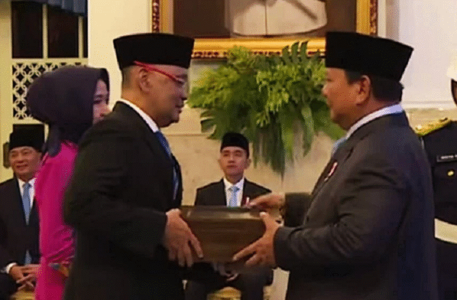 
					Gus Irfan adalah nama panggilan dari KH Mochamad Irfan Yusuf Hasyim, putra dari KH Yusuf Hasyim dan cucu dari KH Hasyim Asy'ari, pendiri Nahdlatul Ulama (NU). Foto: Setneg