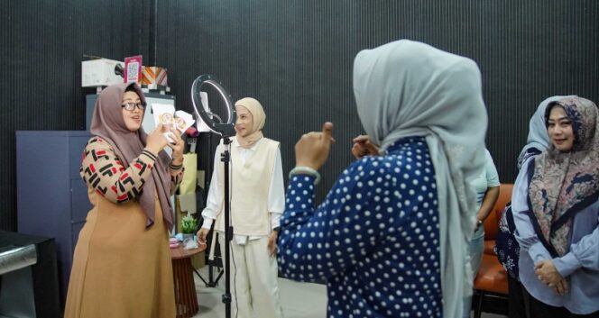 
					Peserta pelatihan digital marketing diapresiasi wali kota saat berkunjung langsung. (dok.humas)