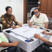 Menteri Kehutanan Raja Juli Antoni membantah sedang main domino dengan tersangka pembalakan liar. (Foto.Instagram elshinta90fm)