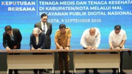 Penandatanganan keputusan bersama penyelenggaraan perizinan tenaga medis dan tenaga kesehatan. (dok humas)