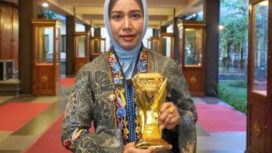 Ning Ita Wali Kota Mojokerto meraih penghargaan Best Mayor in Digital and Social Transformation Development pada ajang Prominent Award 2025 yang digelar di Grand Studio Metro TV (dok.humas)