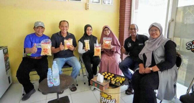 
					Wali Kota Mojokerto Ika Puspitasari melakukan sambang di UMKM Sigma pada Jumat (26/9). dok.humas 