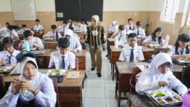 Wali Kota Mojokerto Ika Puspitasari mengunjungi pelaksanaan MBG di sekolah. Dok.Humas